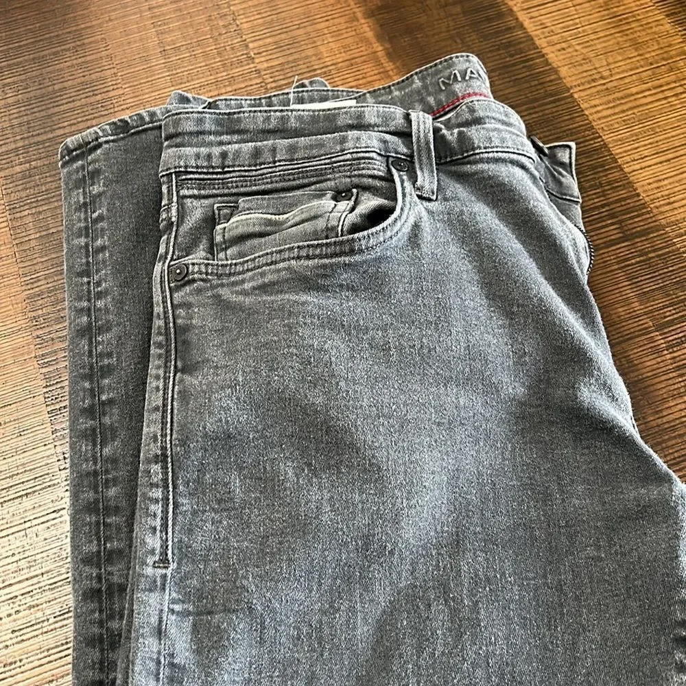 Men’s distressed gray jeans